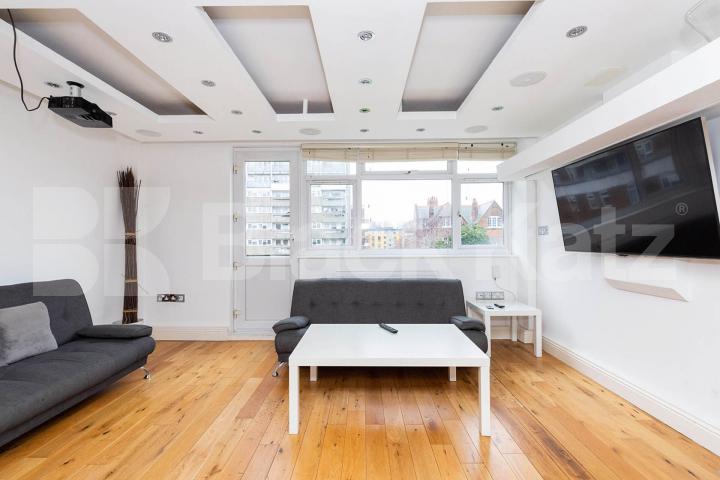 Split level 4 bedroom 2 bedroom property located in Hoxton Weymouth Terrace , Hoxton